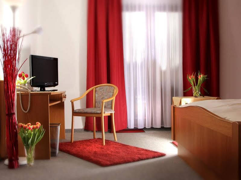 Hotel Bartholomaeus Zeitlarn Ngoại thất bức ảnh
